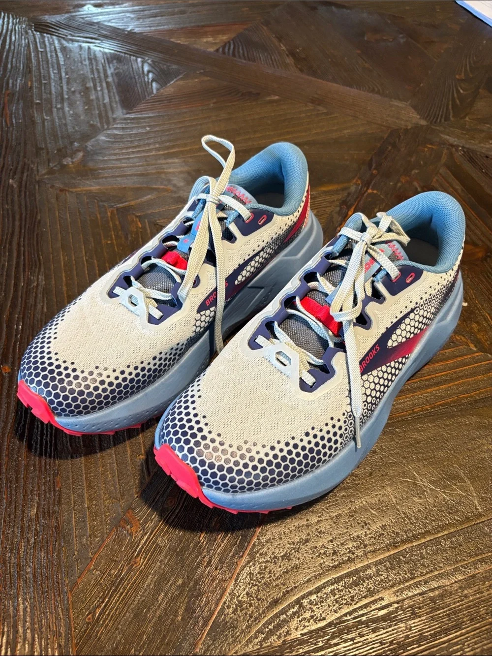 Brooks Caldera 6 Trail Women's Light Blue, White & Pink Shoes-NWOT or box